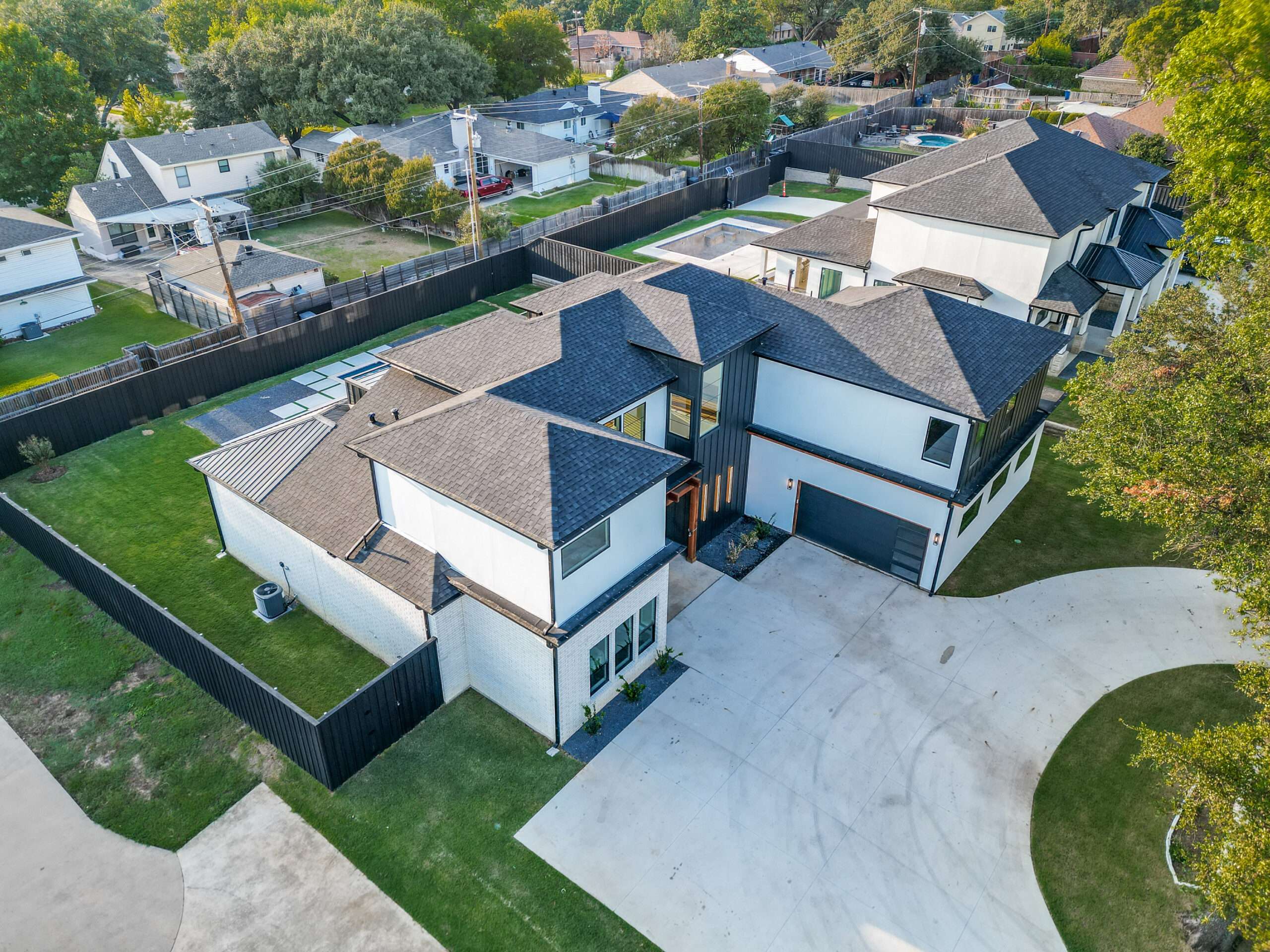 10915-marsh-ln-dallas-tx-75229-High-Res-40